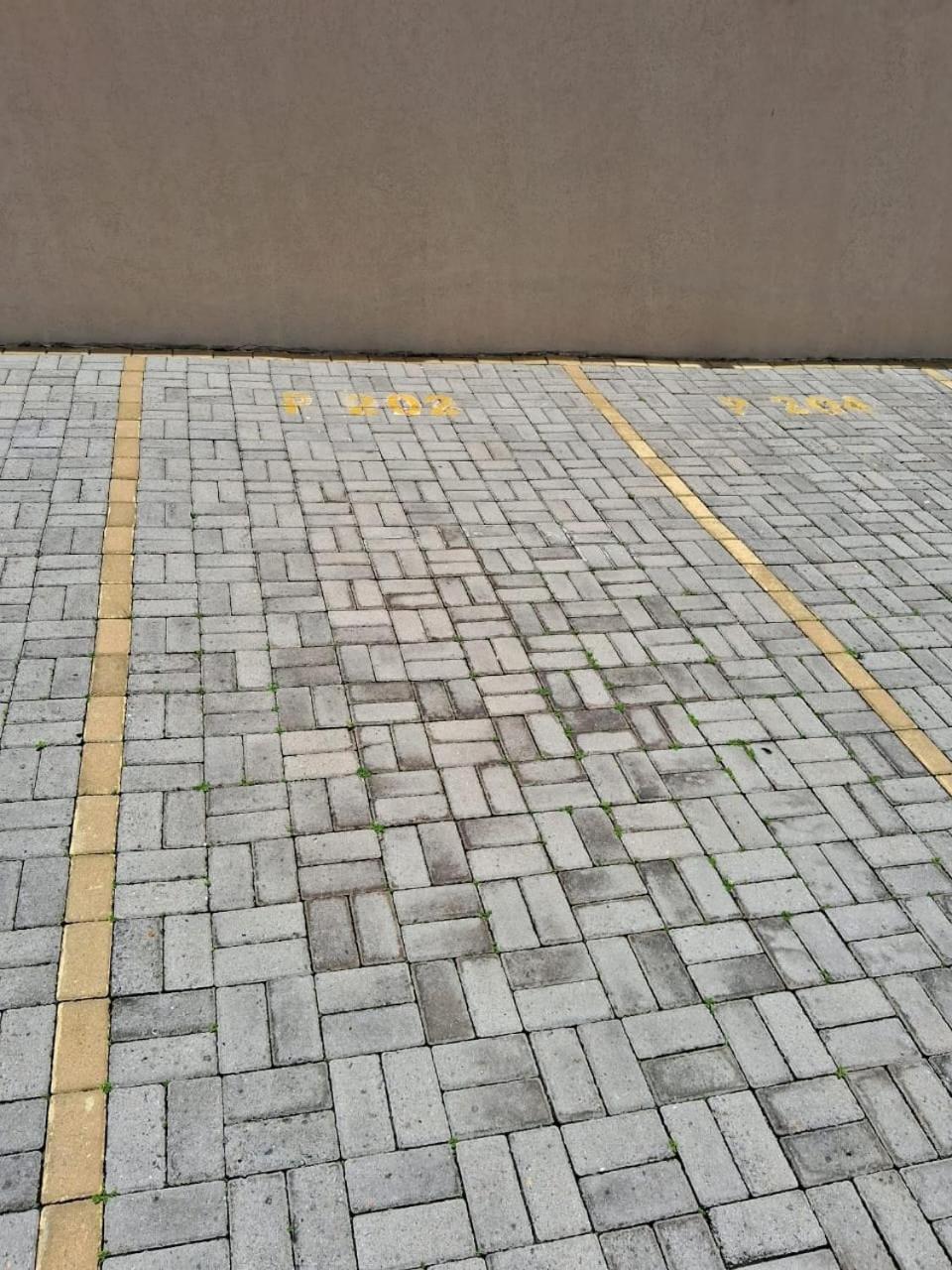 Bem No Centro, Cozinha Completa, Varanda E Garagem Poços de Caldas Kültér fotó